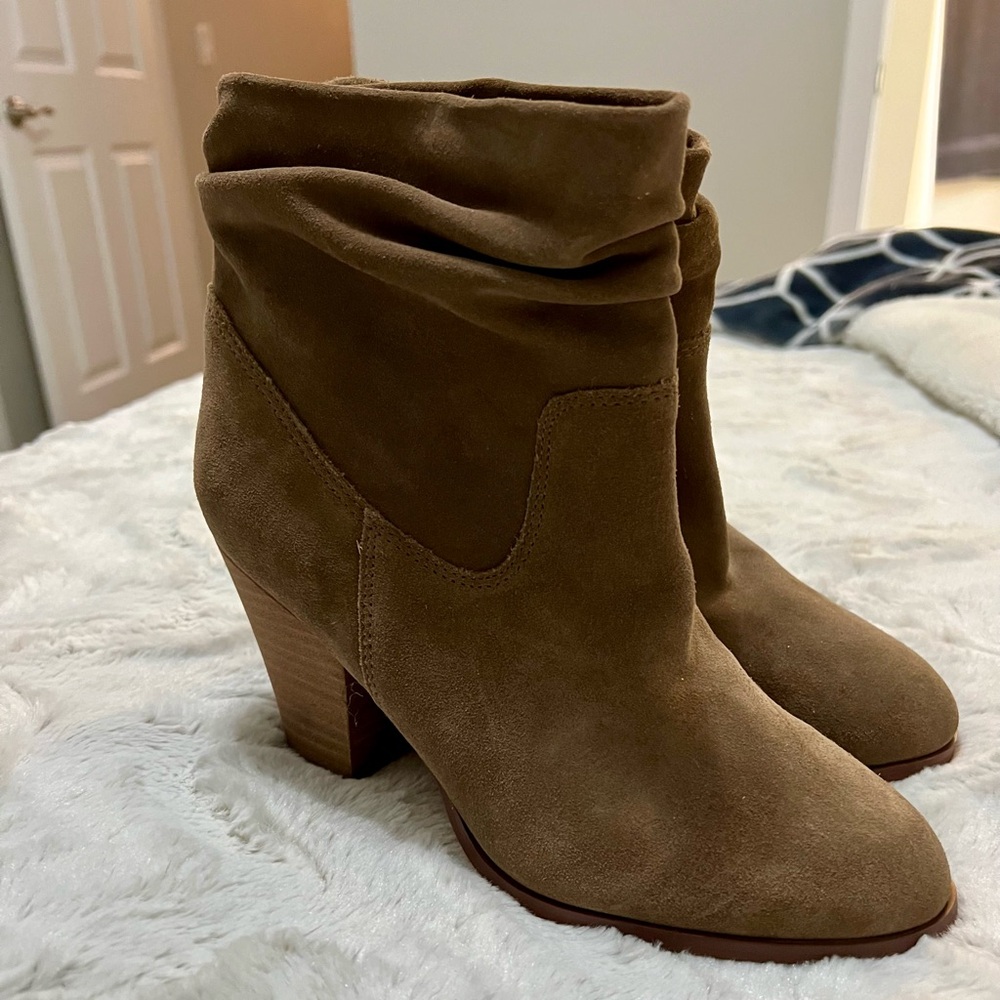 NWOB Chinese Laundry Slouchy ankle boots